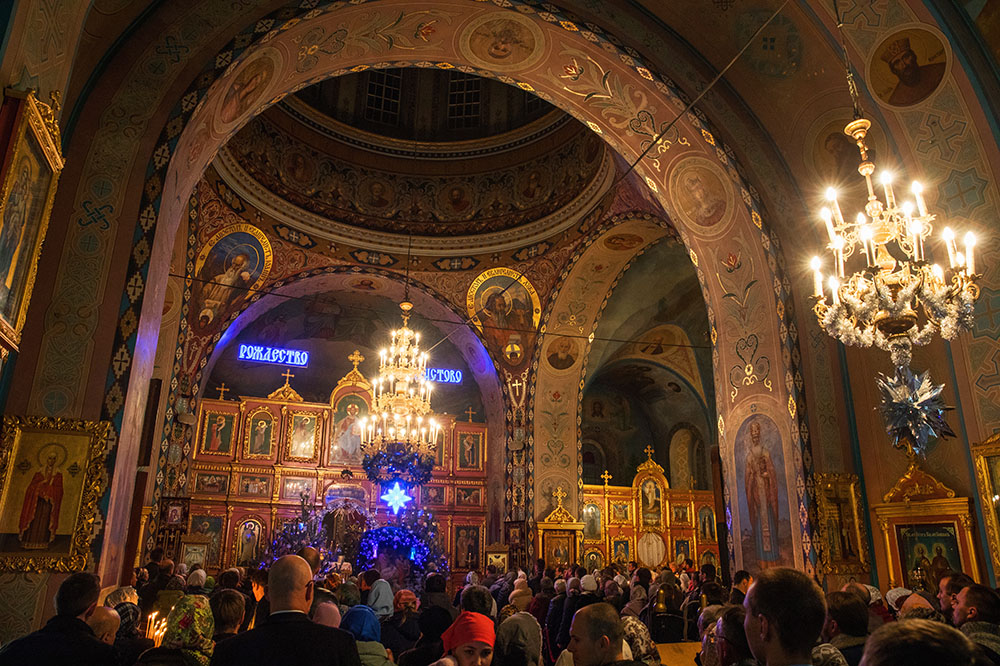 Рождественское богослужение в Петро-Павловском кафедральном соборе в Донецке